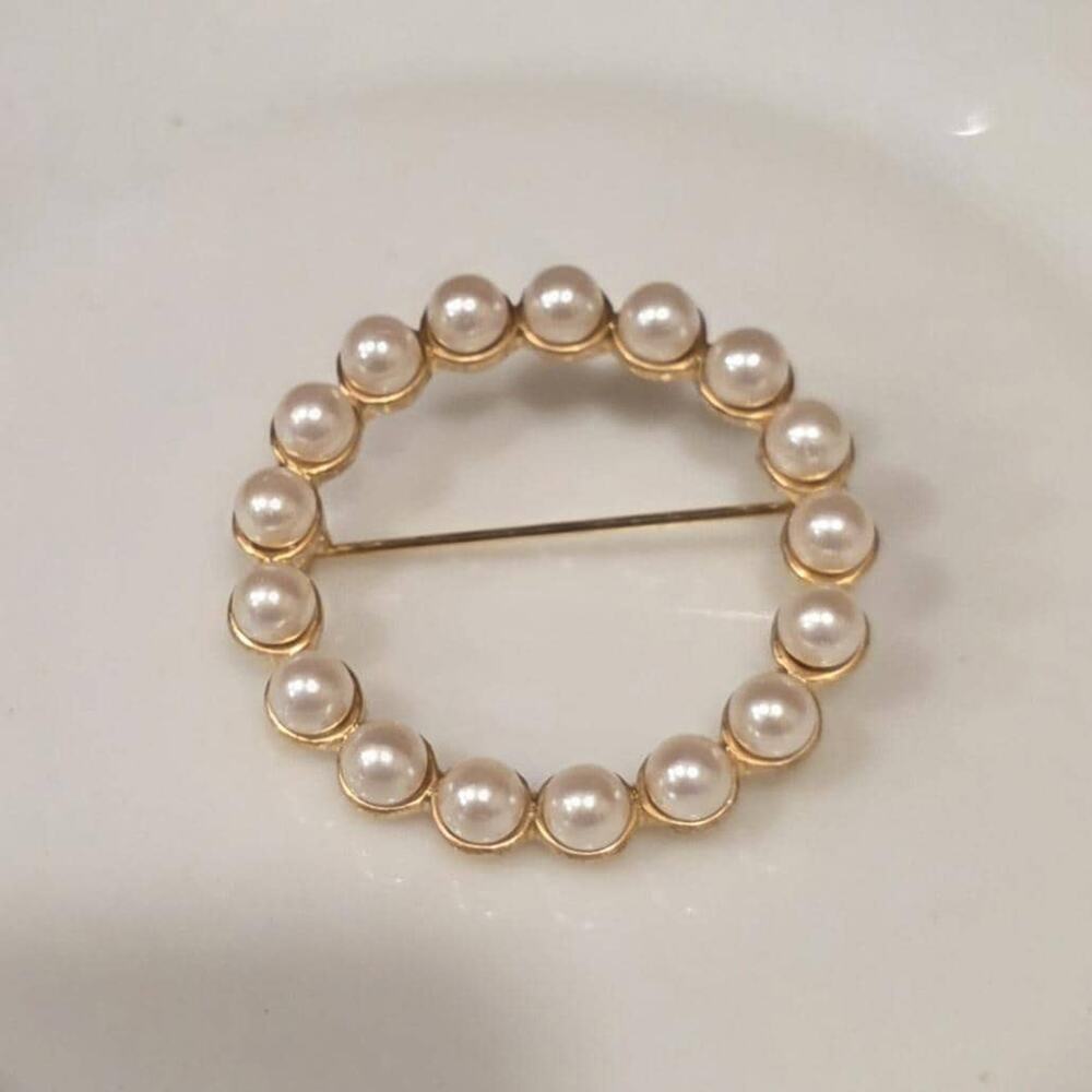 Yellow Gold Faux Pearls Circle Wreath Brooch Pin